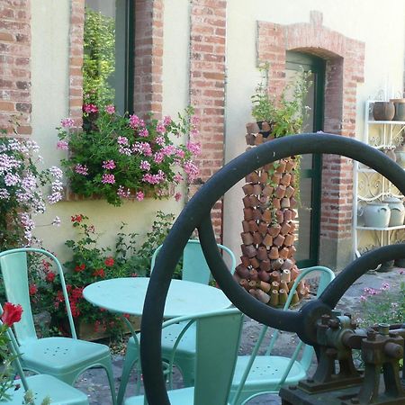 Au Fond De La Cour Bed and Breakfast Veyre-Monton Εξωτερικό φωτογραφία