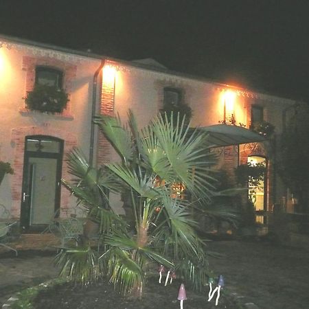 Au Fond De La Cour Bed and Breakfast Veyre-Monton Εξωτερικό φωτογραφία