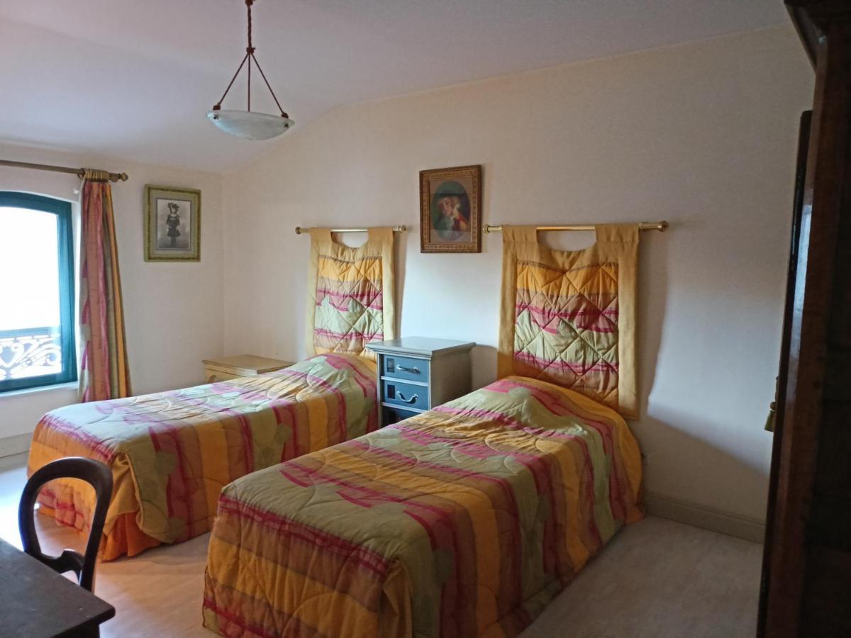Au Fond De La Cour Bed and Breakfast Veyre-Monton Εξωτερικό φωτογραφία