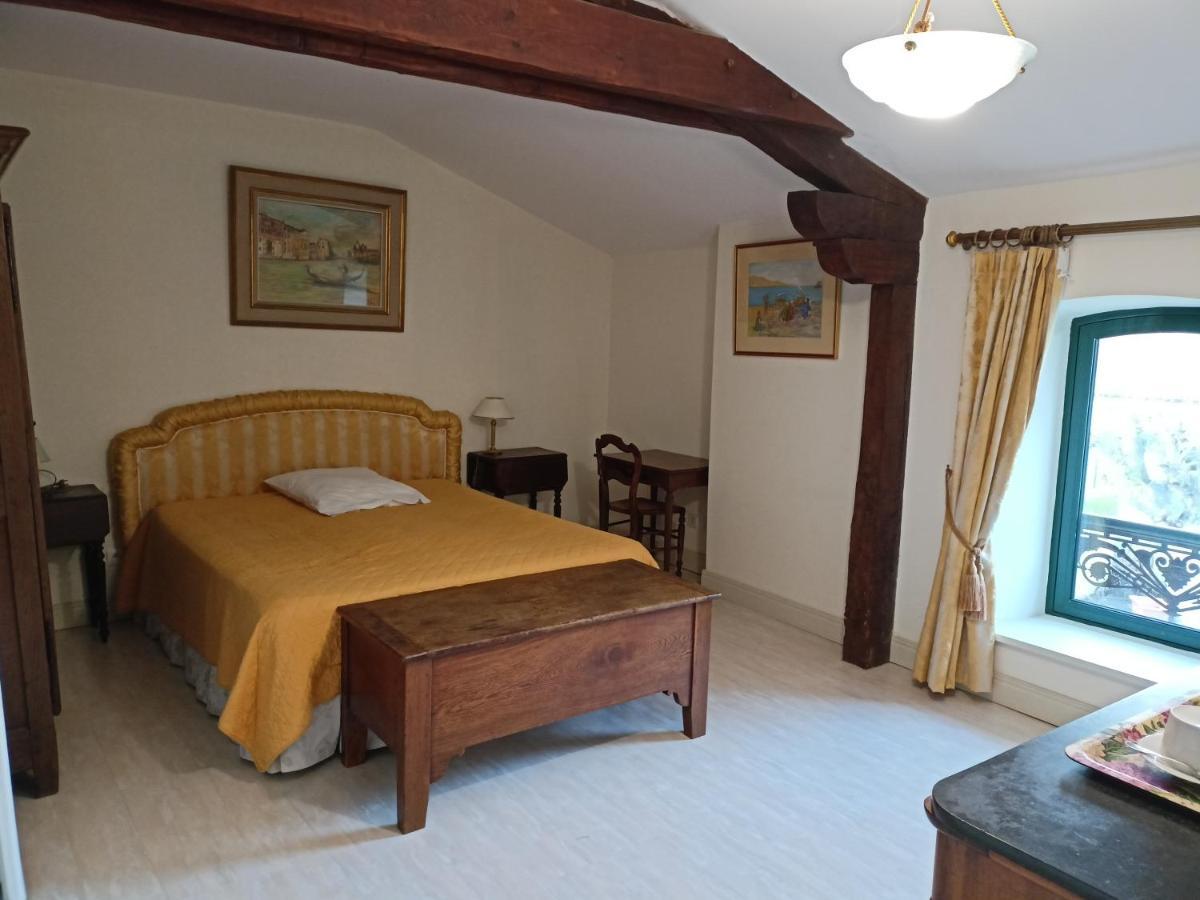 Au Fond De La Cour Bed and Breakfast Veyre-Monton Εξωτερικό φωτογραφία