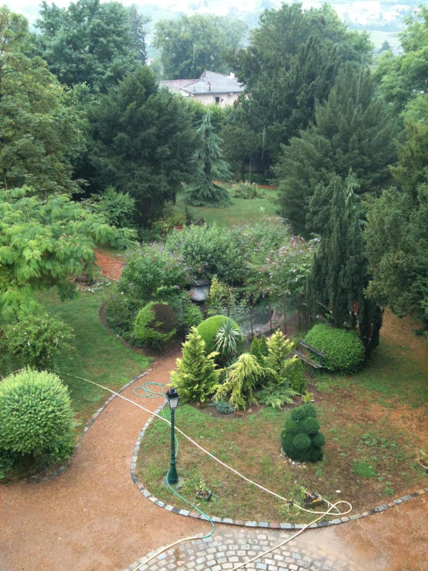 Au Fond De La Cour Bed and Breakfast Veyre-Monton Εξωτερικό φωτογραφία