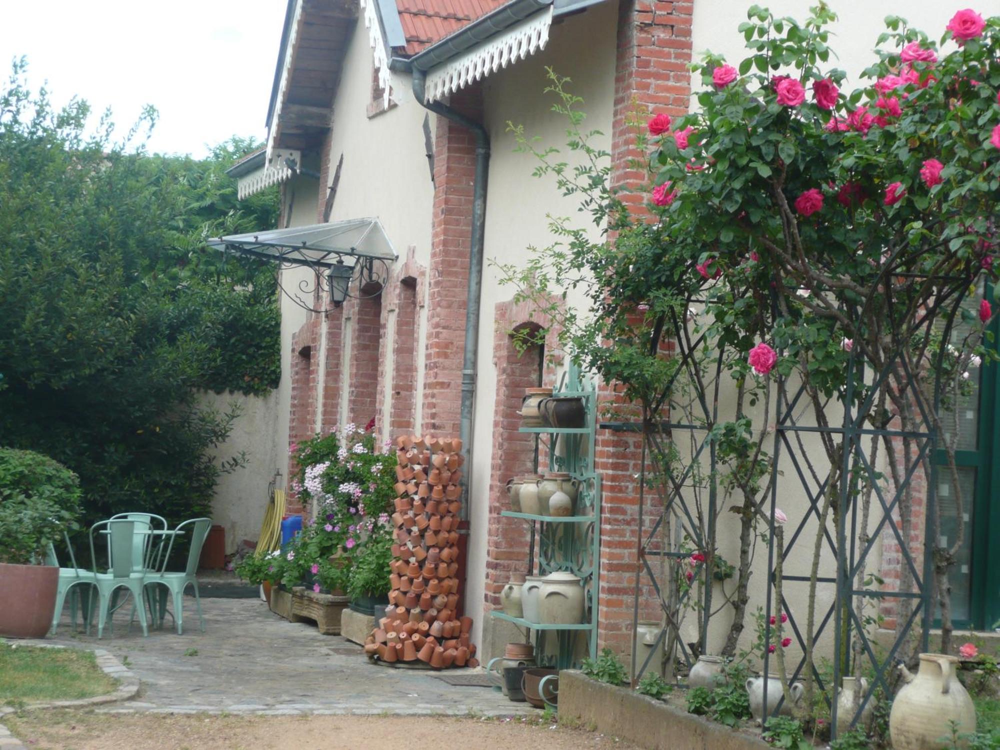 Au Fond De La Cour Bed and Breakfast Veyre-Monton Εξωτερικό φωτογραφία