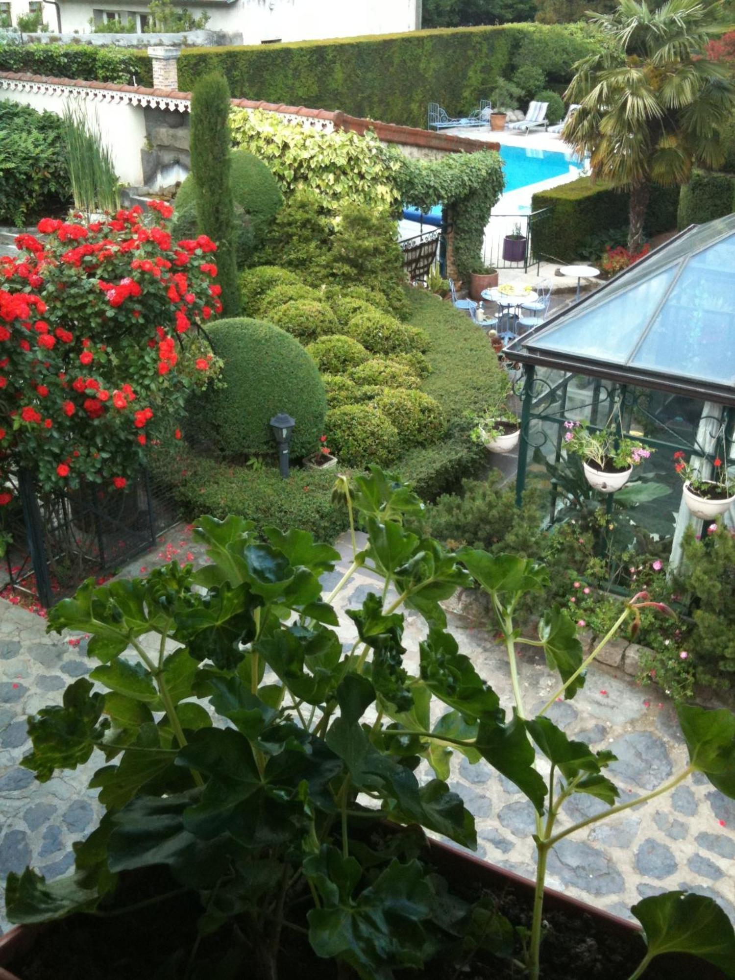Au Fond De La Cour Bed and Breakfast Veyre-Monton Εξωτερικό φωτογραφία