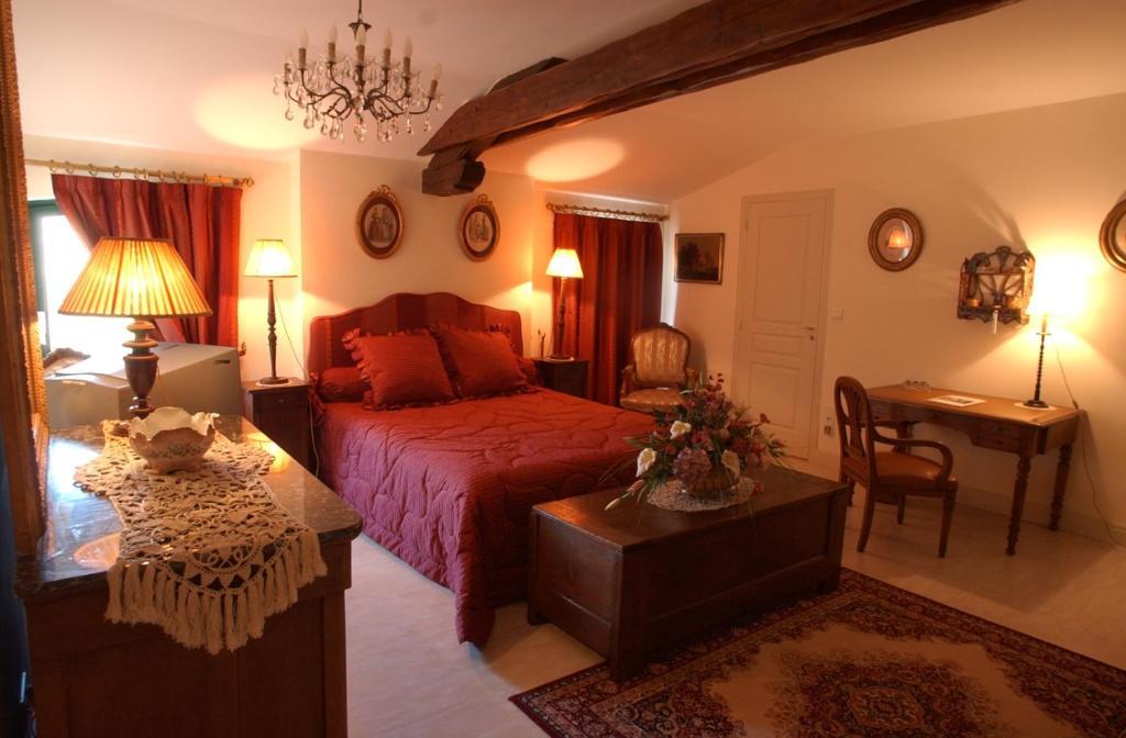 Au Fond De La Cour Bed and Breakfast Veyre-Monton Δωμάτιο φωτογραφία