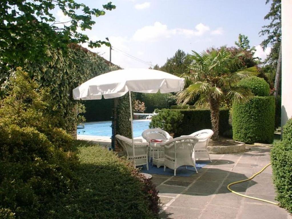 Au Fond De La Cour Bed and Breakfast Veyre-Monton Εξωτερικό φωτογραφία