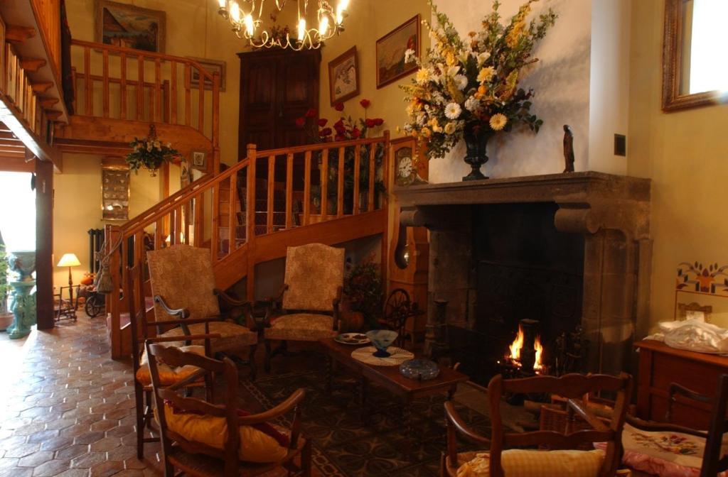 Au Fond De La Cour Bed and Breakfast Veyre-Monton Εξωτερικό φωτογραφία