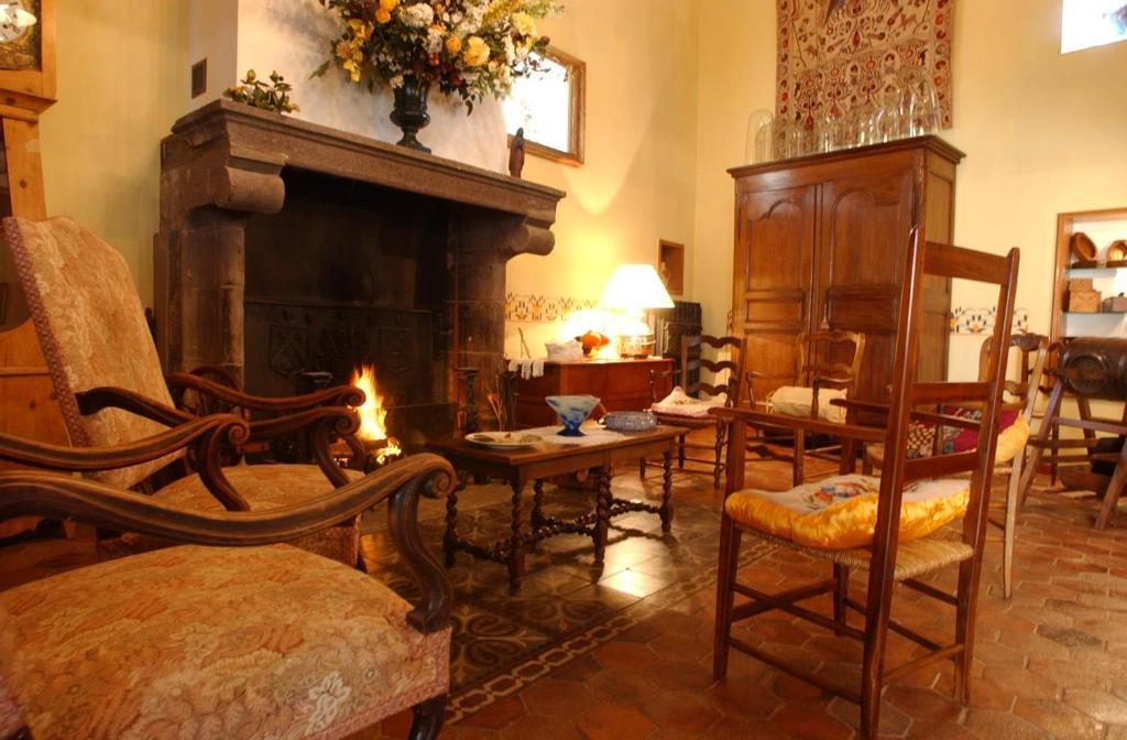 Au Fond De La Cour Bed and Breakfast Veyre-Monton Εξωτερικό φωτογραφία