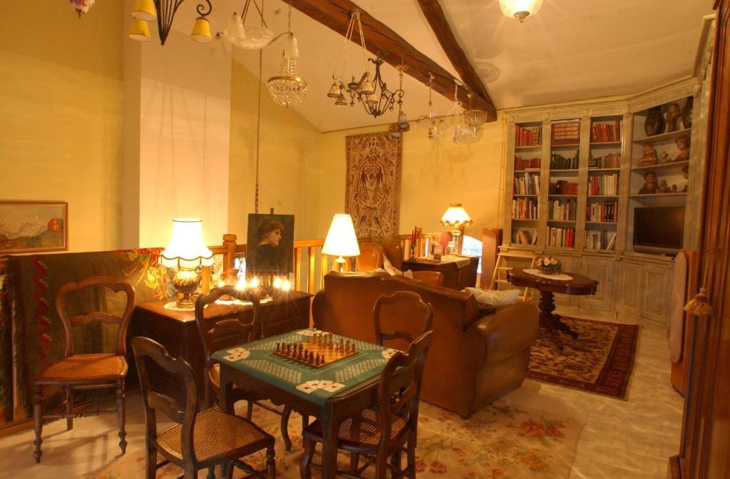 Au Fond De La Cour Bed and Breakfast Veyre-Monton Εξωτερικό φωτογραφία