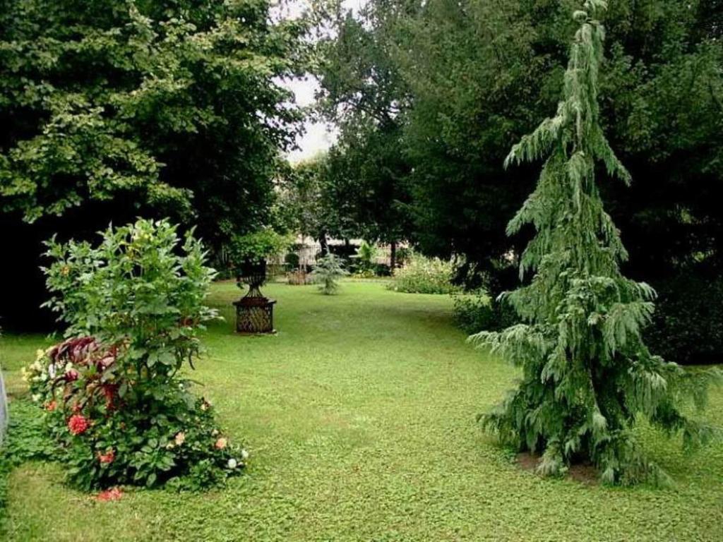 Au Fond De La Cour Bed and Breakfast Veyre-Monton Εξωτερικό φωτογραφία