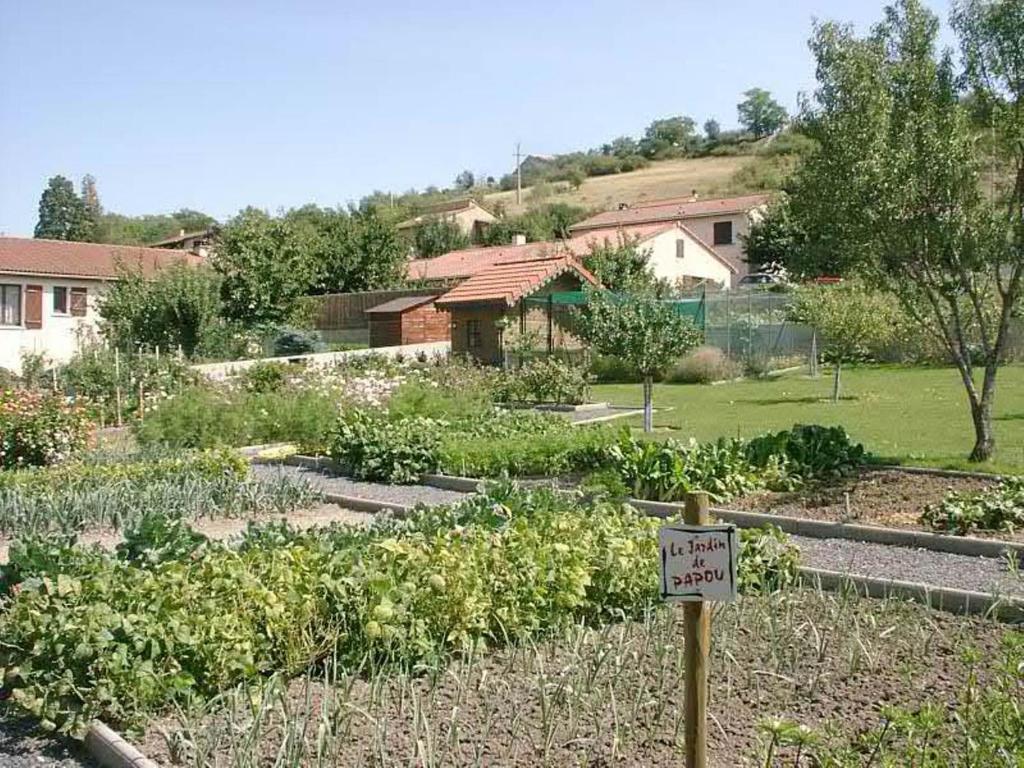 Au Fond De La Cour Bed and Breakfast Veyre-Monton Εξωτερικό φωτογραφία