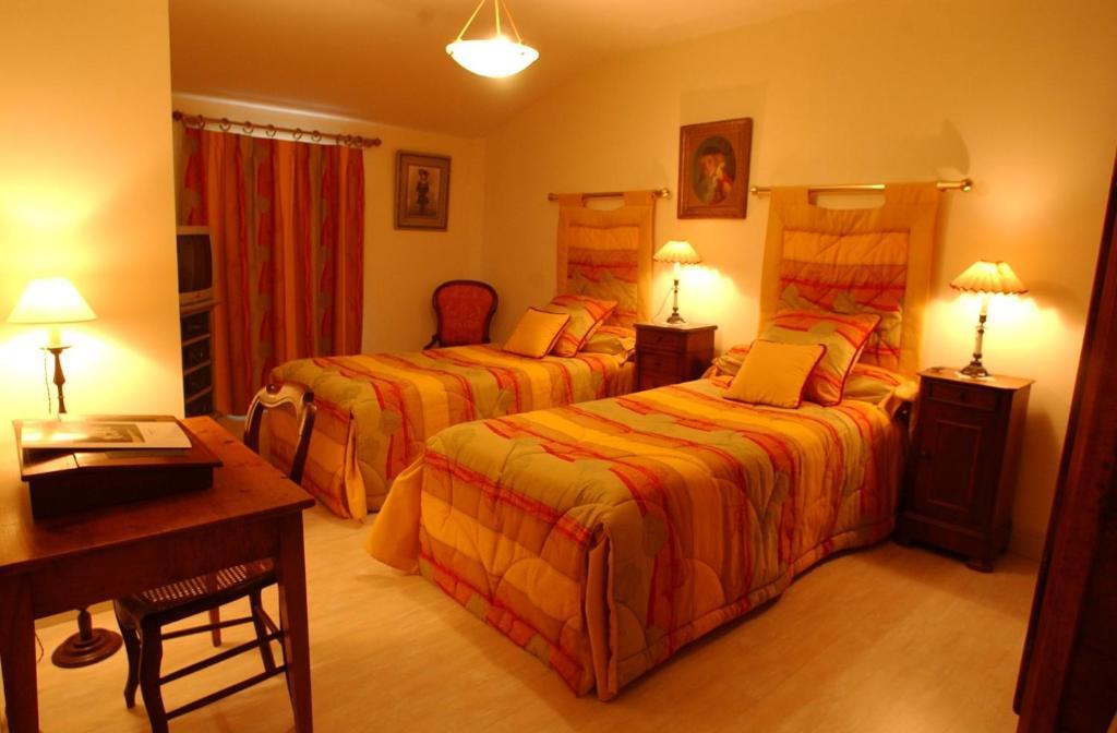 Au Fond De La Cour Bed and Breakfast Veyre-Monton Δωμάτιο φωτογραφία